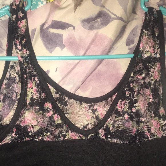 Peplum top with lace - Picture 2 of 4